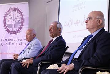 Panel debates print journalism challenges